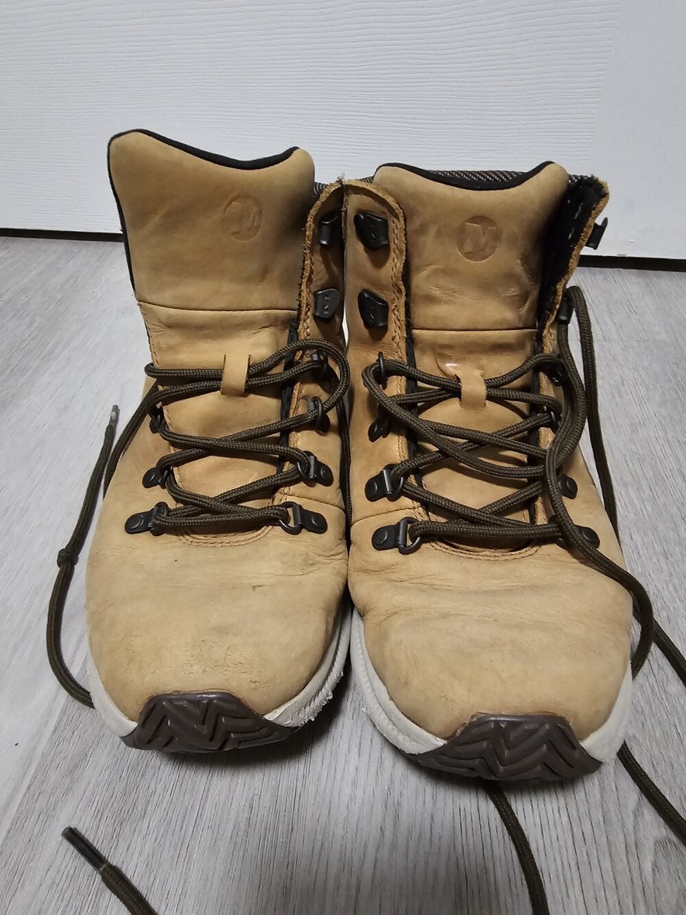 Merrell Men's 8.5M Ontario Mid Waterproof Hiking Boots in Brown Vibram Soles